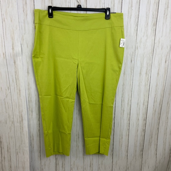 Roz & Ali Pants - Roz & Ali  Classic Fit Bright Green Crop P…
